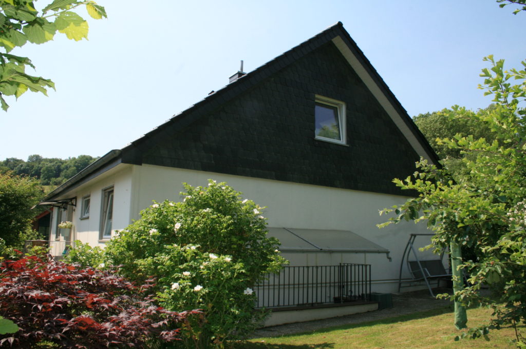 Bungalow in Fertigbauweise mit ausgebautem DG in ruhiger Lage von Dt